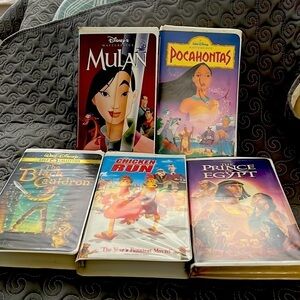 Walt Disney Lot of 5 VHS Tapes Mulan Pocahontas, chicken run